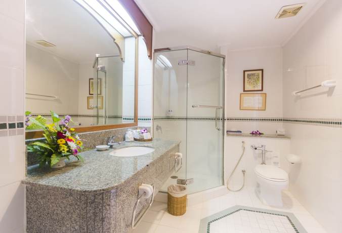 Imagen de la habitación del Hotel Amora Beach Resort Phuket. Foto 8