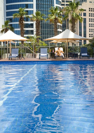 Imagen de la piscina del Hotel Amora Brisbane. Foto 16