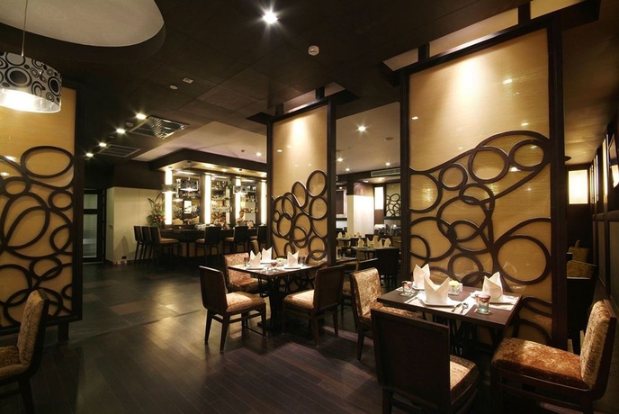 Imagen del bar/restaurante del Hotel Amora Neoluxe. Foto 2
