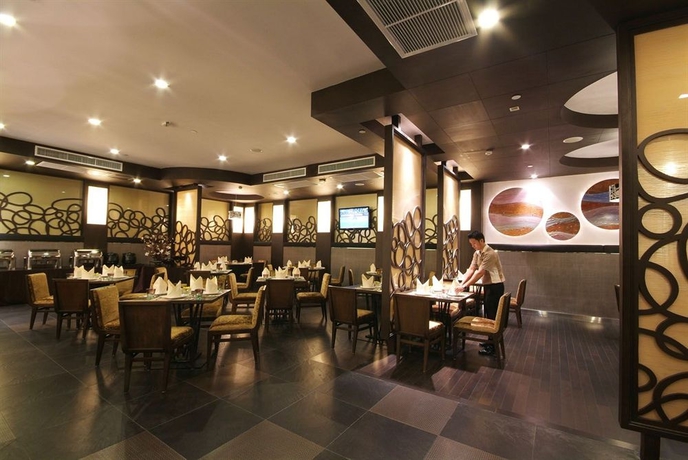 Imagen del bar/restaurante del Hotel Amora Neoluxe. Foto 3