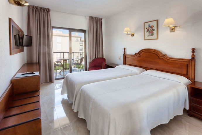 Imagen de la habitación del Hotel Amoros. Foto 11