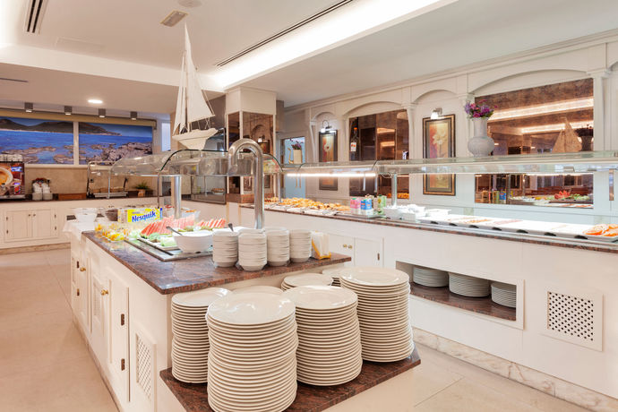 Imagen del bar/restaurante del Hotel Amoros. Foto 3