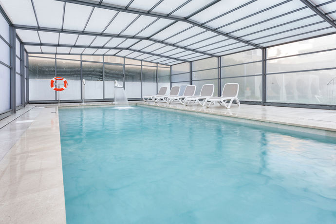 Imagen de la piscina del Hotel Amoros. Foto 19