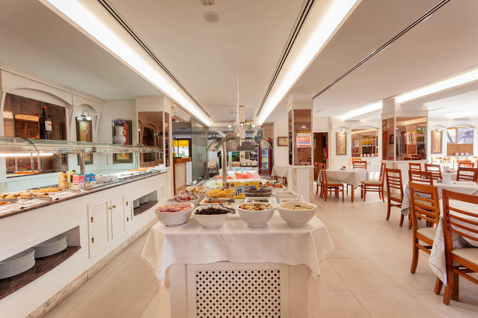 Imagen del bar/restaurante del Hotel Amoros. Foto 4