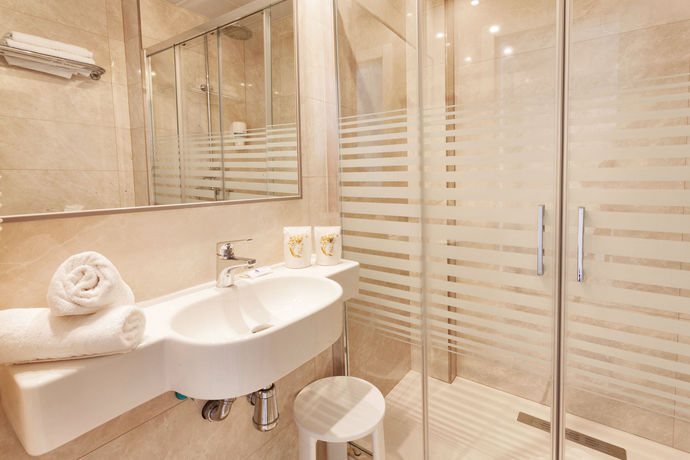 Imagen de la habitación del Hotel Amoros. Foto 12