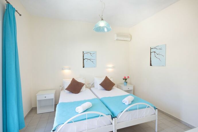 Imagen general del Hotel Amorossa Beachfront Village by Konnect. Foto 3