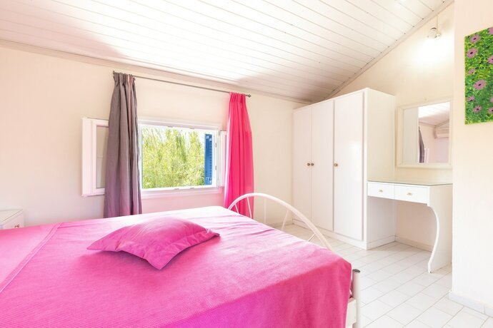 Imagen general del Hotel Amorossa Beachfront Village by Konnect. Foto 4