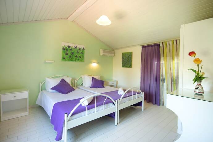 Imagen general del Hotel Amorossa Beachfront Village by Konnect. Foto 7
