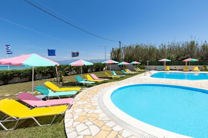 Imagen general del Hotel Amorossa Beachfront Village by Konnect. Foto 10