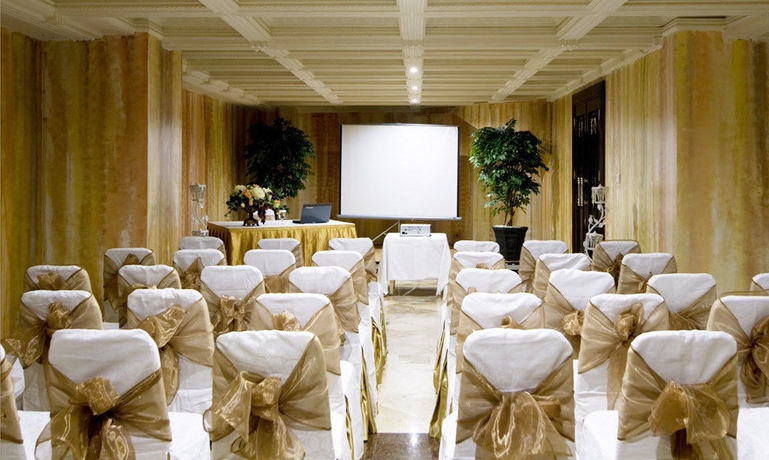 Imagen de los interiores del Hotel Amos Cozy and Convention Hall. Foto 5