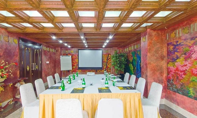 Imagen de los interiores del Hotel Amos Cozy and Convention Hall. Foto 6