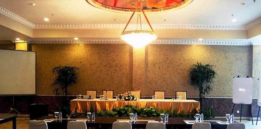 Imagen de los interiores del Hotel Amos Cozy and Convention Hall. Foto 7