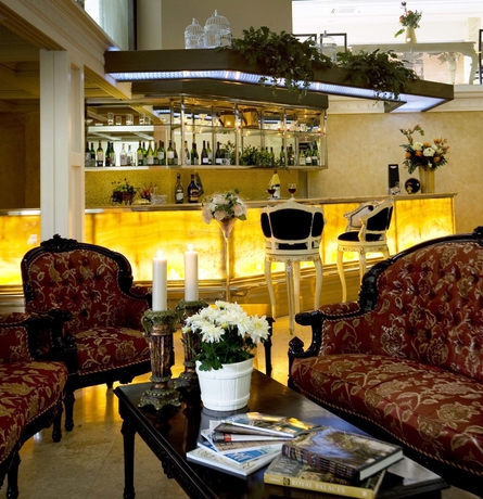 Imagen de los interiores del Hotel Amos Cozy and Convention Hall. Foto 9