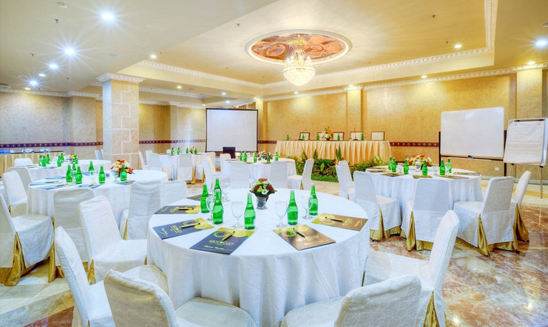 Imagen de los interiores del Hotel Amos Cozy and Convention Hall. Foto 11