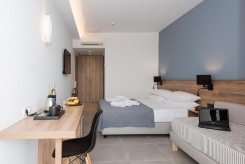 Imagen de la habitación del Hotel Amounda Bay. Foto 9