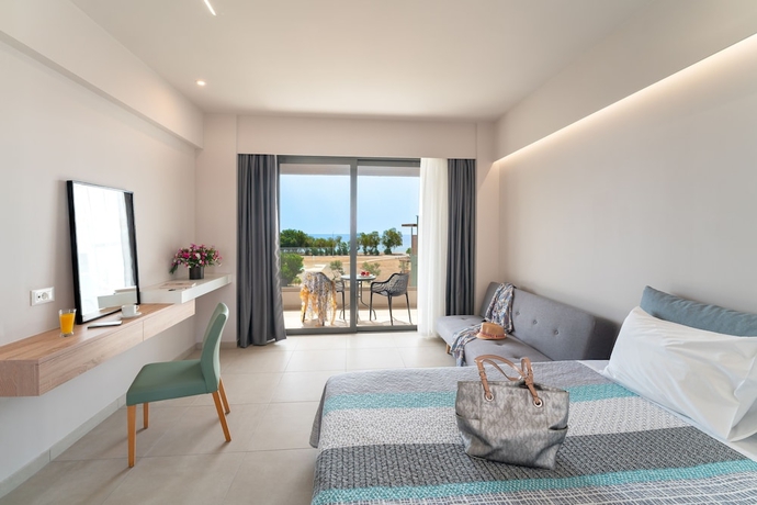 Imagen de la habitación del Hotel Ampelia Seaside Resort. Foto 2