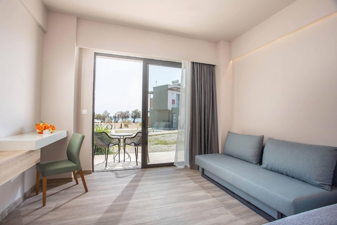 Imagen de la habitación del Hotel Ampelia Seaside Resort. Foto 3