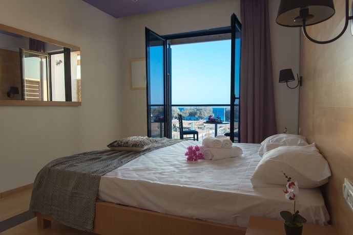 Imagen de la habitación del Hotel Ampelia Seaside Resort. Foto 5