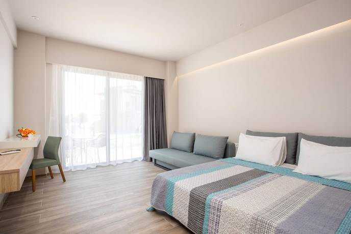 Imagen de la habitación del Hotel Ampelia Seaside Resort. Foto 7
