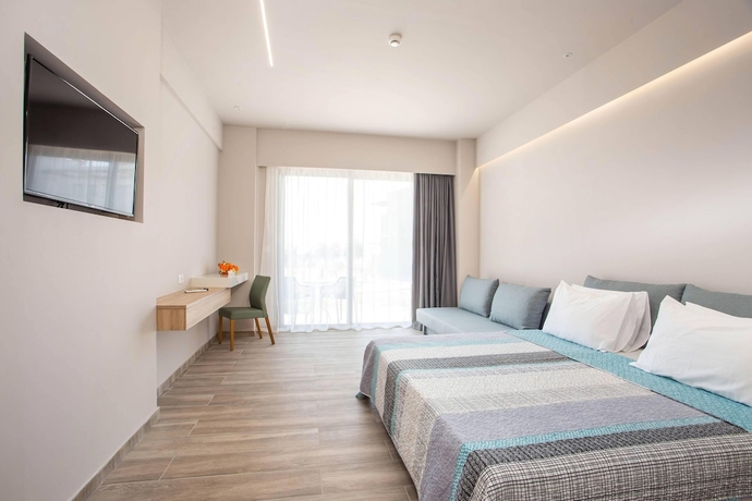 Imagen de la habitación del Hotel Ampelia Seaside Resort. Foto 8