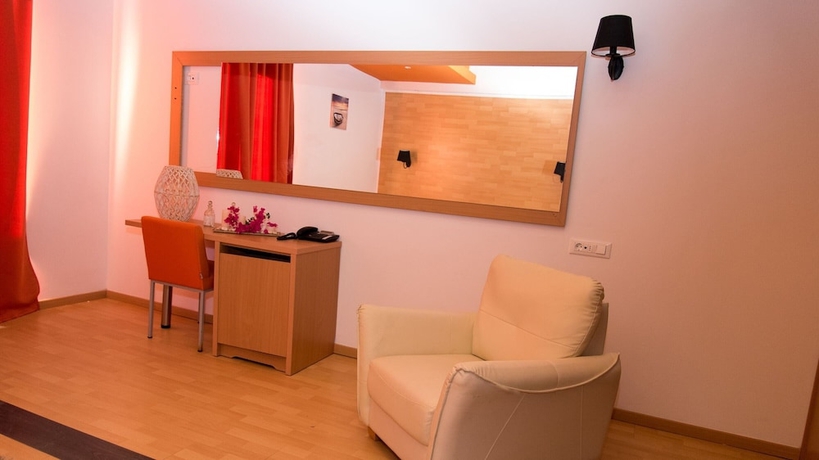 Imagen de la habitación del Hotel Ampelia Seaside Resort. Foto 10