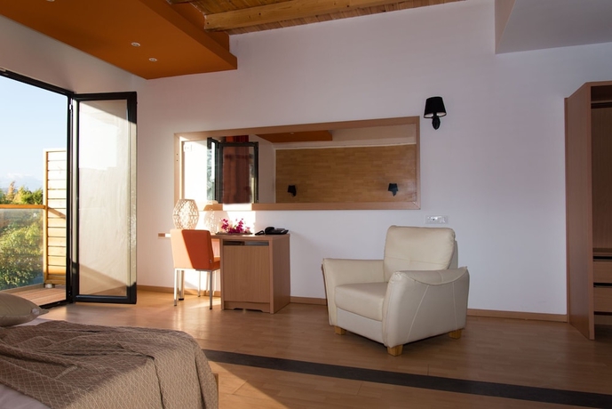 Imagen de la habitación del Hotel Ampelia Seaside Resort. Foto 14