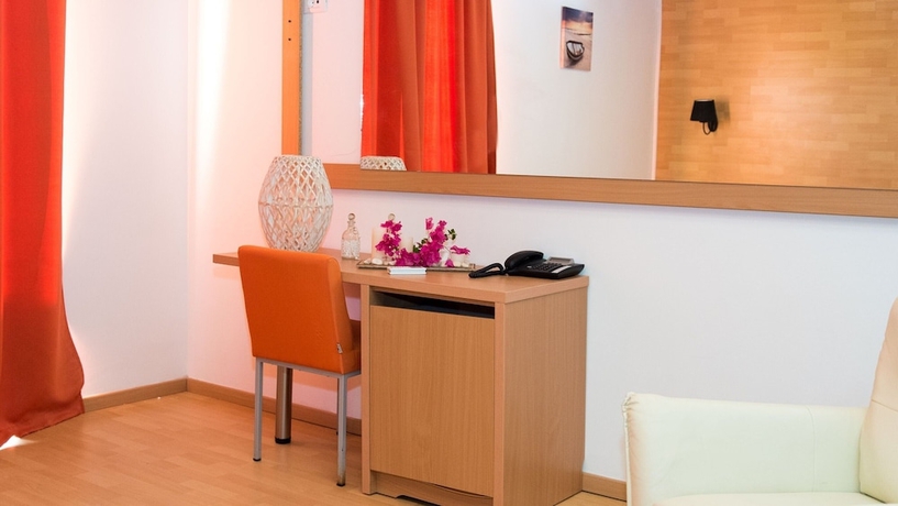 Imagen de la habitación del Hotel Ampelia Seaside Resort. Foto 17