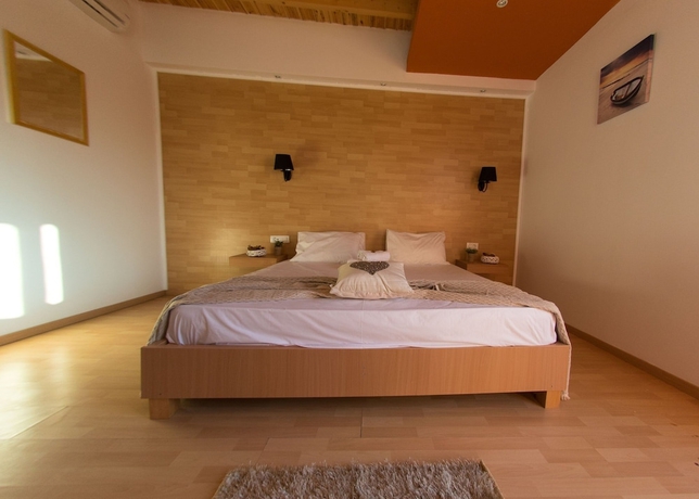 Imagen de la habitación del Hotel Ampelia Seaside Resort. Foto 18