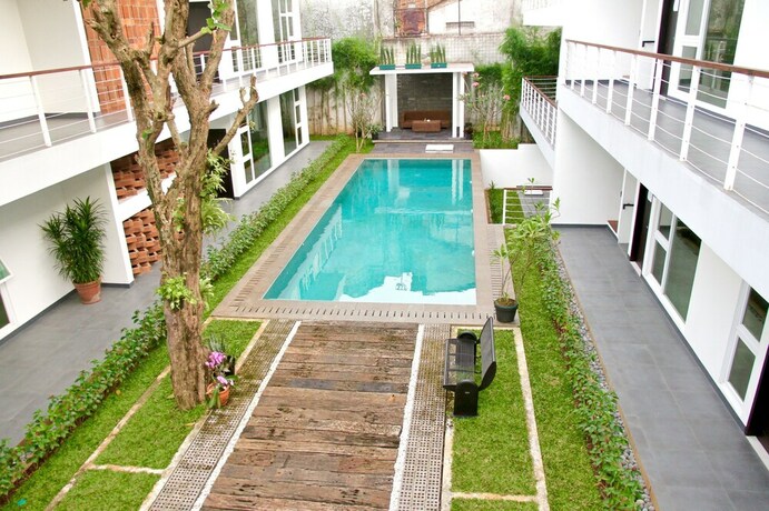 Imagen de la piscina del Hotel Ampera Avenue Residence. Foto 20