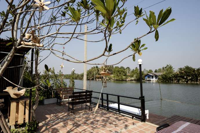 Imagen de los interiores del Hotel Amphawa Caza Platuu. Foto 16