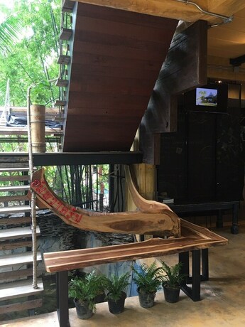 Imagen de los interiores del Hotel Amphawa Club. Foto 31