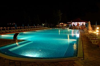 Imagen de la piscina del Hotel Amphibia Beach Complex. Foto 15