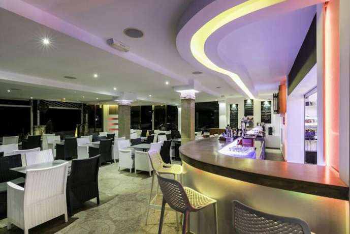 Imagen del bar/restaurante del Hotel Amphitriti, Pefki. Foto 2