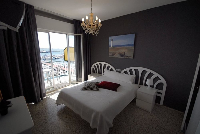 Imagen de la habitación del Hotel Ampolla Sol. Foto 13