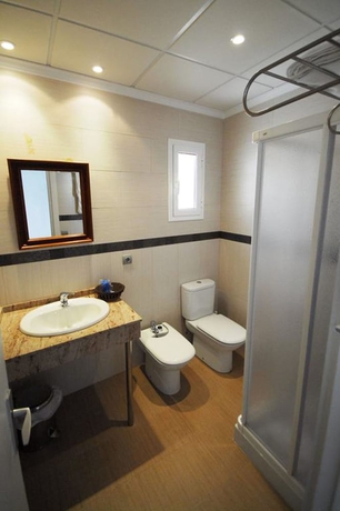 Imagen de la habitación del Hotel Ampolla Sol. Foto 19