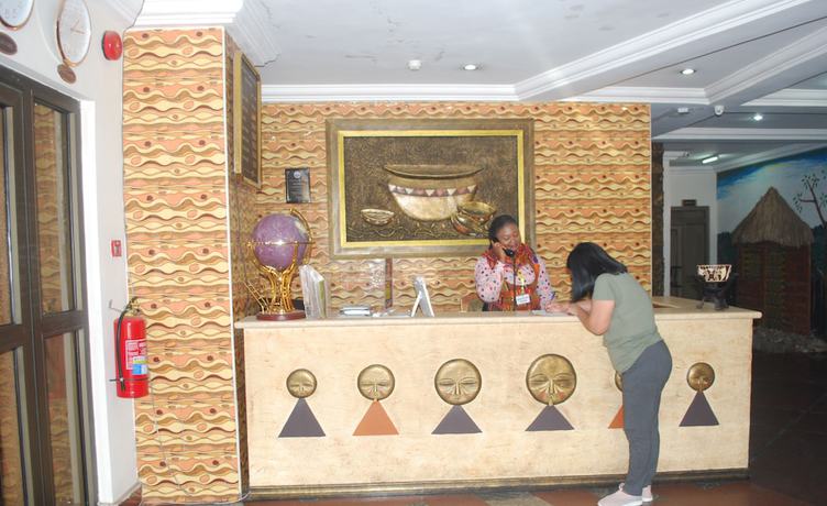 Imagen de los interiores del Hotel Ampomaah. Foto 19