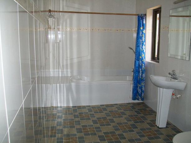 Imagen de la habitación del Hotel Ampomaah. Foto 9