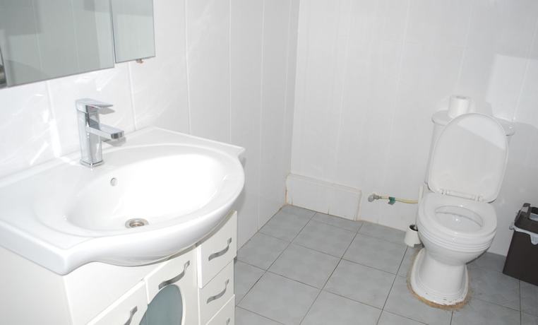 Imagen de la habitación del Hotel Ampomaah. Foto 15