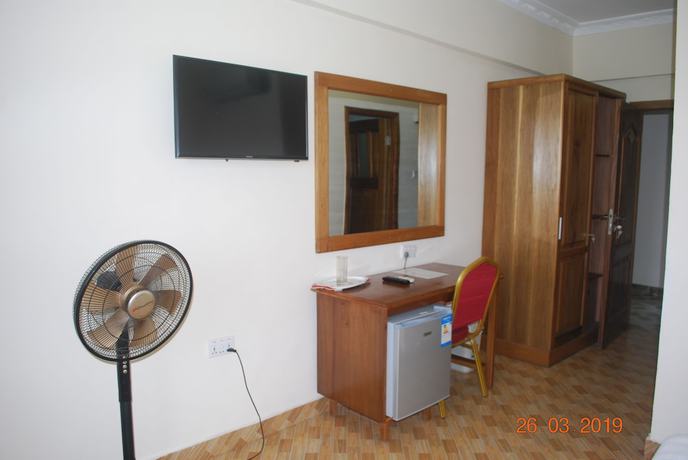 Imagen de la habitación del Hotel Ampomaah. Foto 17