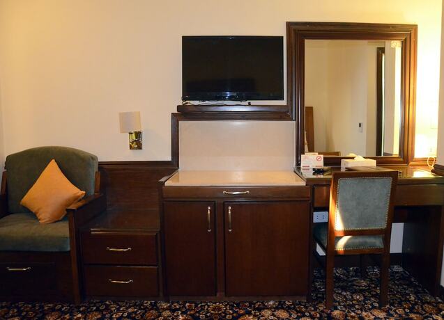 Imagen de la habitación del Hotel Amra Palace International. Foto 17