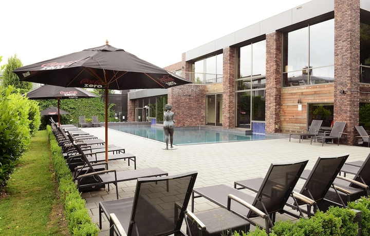 Imagen de la piscina del Hotel Amrâth and Thermen Born- Sittard. Foto 16