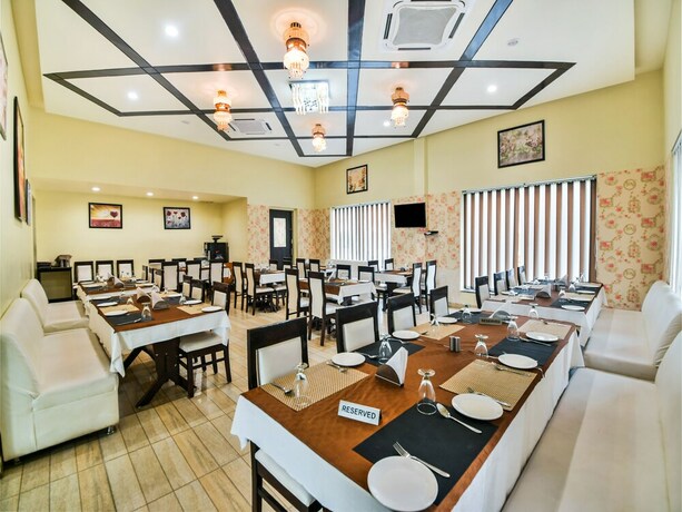 Imagen del bar/restaurante del Hotel Amrit Manthan. Foto 18