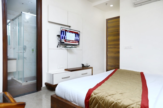 Imagen de la habitación del Hotel Amritsar Grand. Foto 13