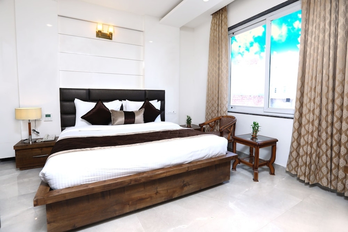 Imagen de la habitación del Hotel Amritsar Grand. Foto 14