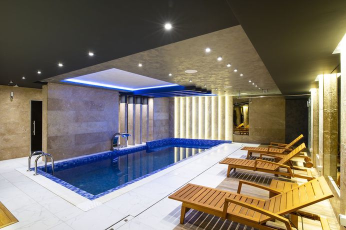 Imagen de la piscina del Hotel Amsterdam, Belgrado. Foto 15
