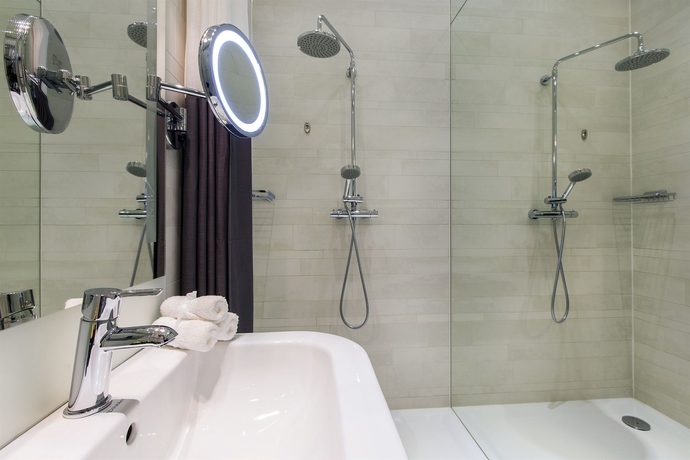 Imagen de la habitación del Hotel Amsterdam Canal Hotel. Foto 7