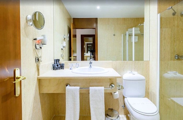 Imagen de la habitación del Hotel Amura Alcobendas. Foto 5