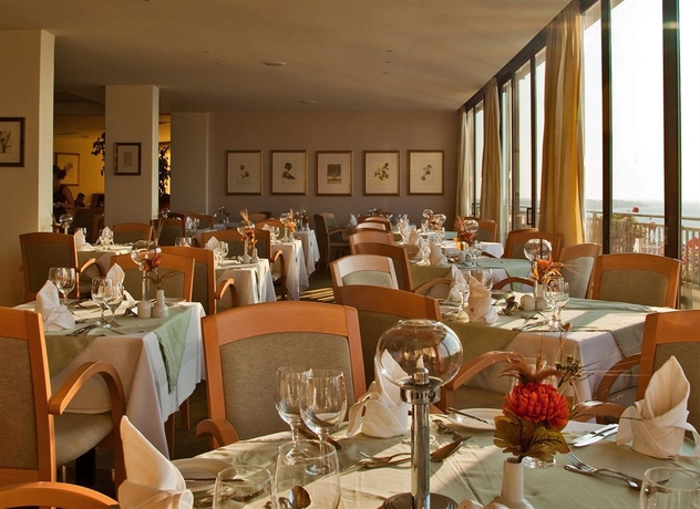 Imagen del bar/restaurante del Hotel Amus & Spa. Foto 7