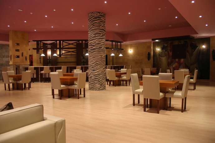 Imagen del bar/restaurante del Hotel Amwaj Oyoun Resort and Casino. Foto 6