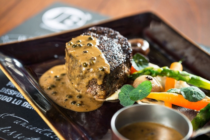 Imagen del bar/restaurante del Hotel Amwaj Rotana-Jumeirah Beach. Foto 17